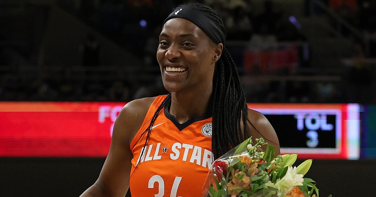 sylvia fowles dunk