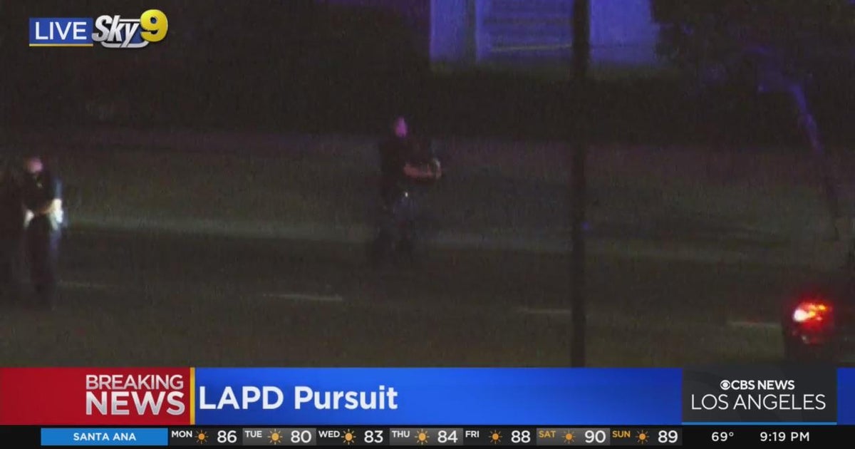 LAPD removes toddler from pursuit vehicle - CBS Los Angeles