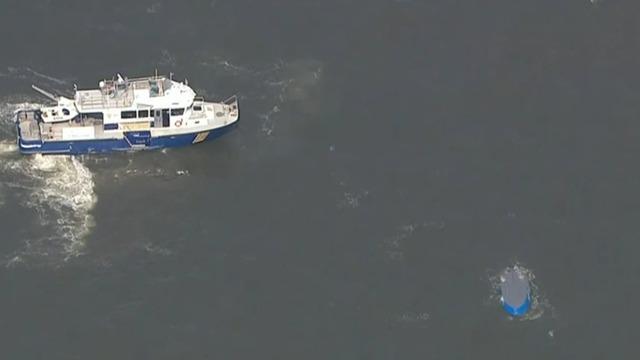 cbsn-fusion-12-rescued-after-boat-capsizes-in-hudson-river-thumbnail-1121341-640x360.jpg 