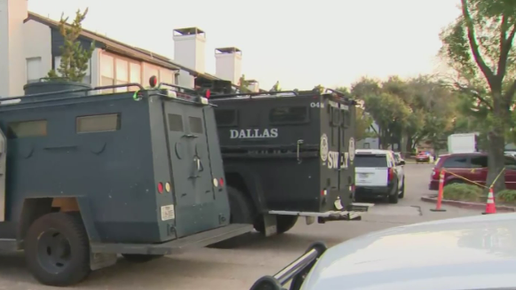 Police: Woman killed, teen shot at apartment complex in Dallas 