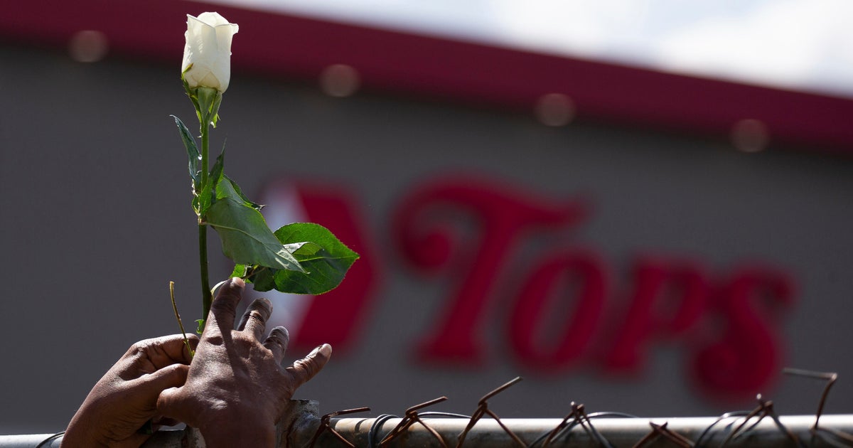 Buffalo shooter who killed 10 at Tops supermarket to face death penalty in federal case  CBS News Buffalo shooter who killed 10 at Tops supermarket to face death penalty in federal case  CBS News