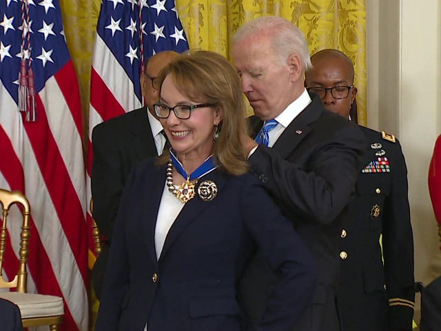 gabby-giffords-medal-of-freedom.jpg 
