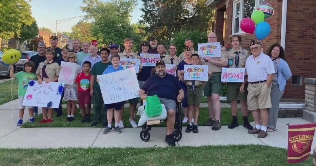 'It was pretty cool': Irving Park vet, injured in a hit-and-run, returns home to a hero's welcome and plans on walking again - Vimarsana News