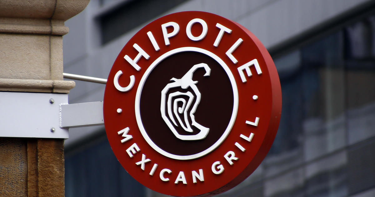 Chipotle looks to hire 15,000 workers amid continuing labor shortage
