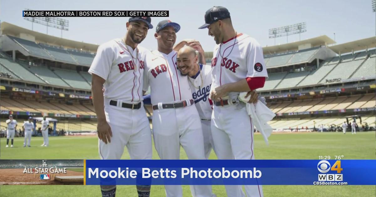 Mookie Betts photobombs Red Sox All-Star Game photo shoot - CBS Boston