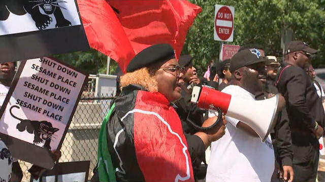 Roberts-PKG-Sesame-Place-Protest-072322.01_frame_4976.jpg 