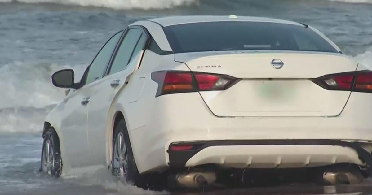 Car crashes through crowded Florida beach, injures 4 people