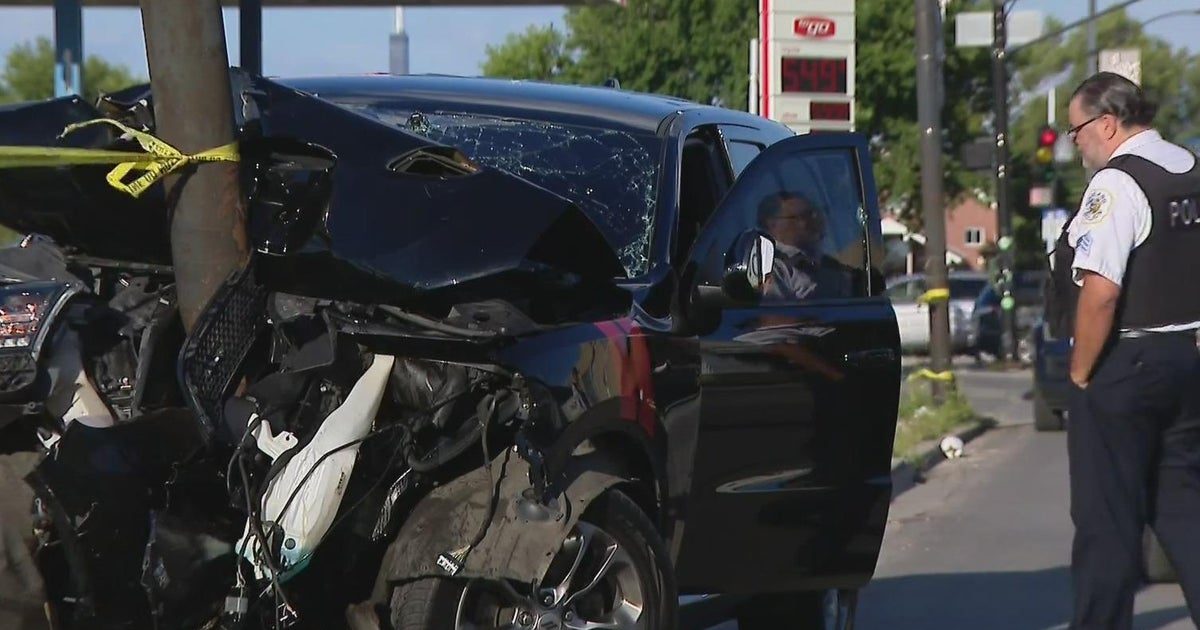 Man shot while driving crashes into pole in Lawndale - CBS Chicago