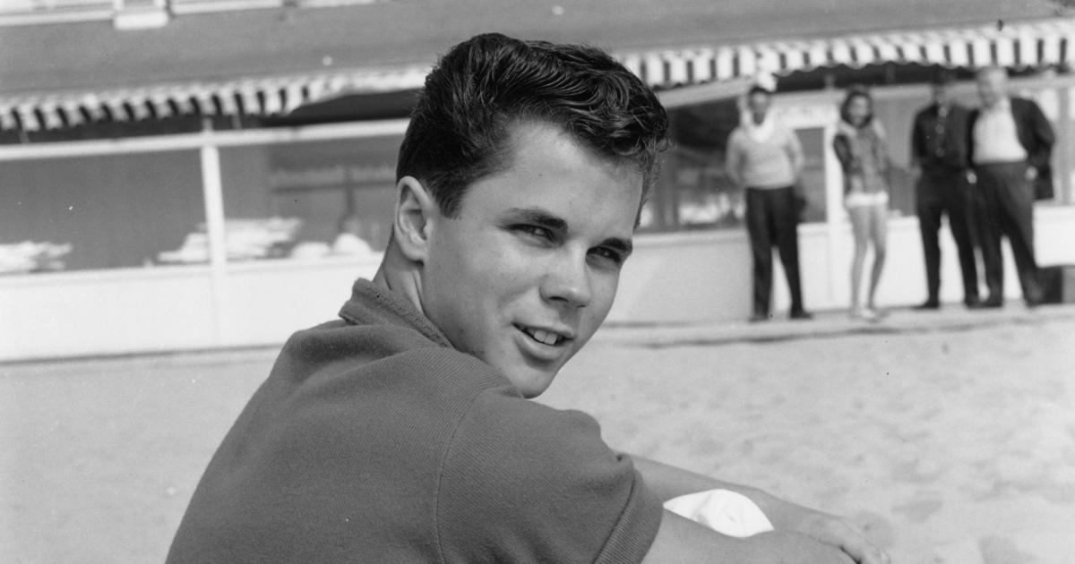 Tony Dow known for playing Wally Cleaver on “Leave It to Beaver” dead at 77 – CBS News