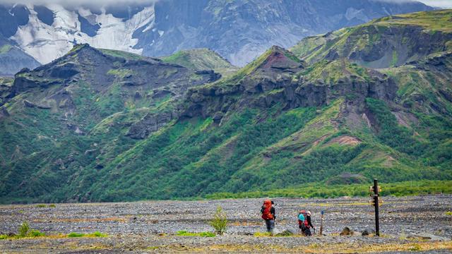 iceland-hikers.jpg 