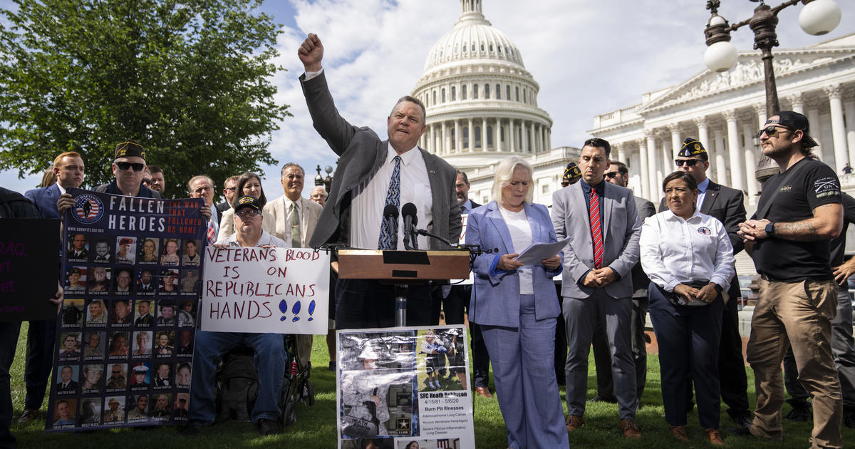 Veterans shocked burn pit legislation fails to advance in Senate as 25 Republican senators reverse June votes – CBS News
