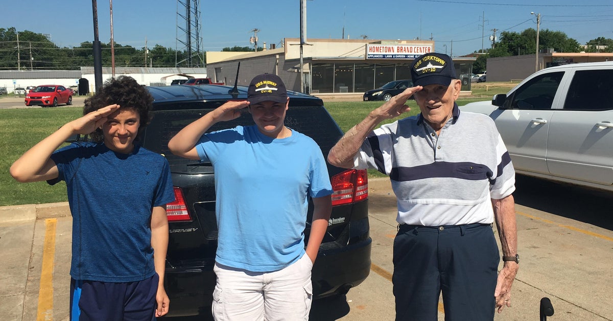 History obsession leads to unlikely friendship between twins and WWII veteran - Vimarsana News