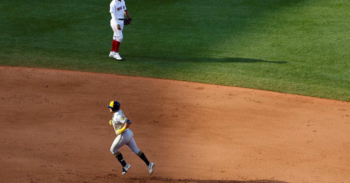 Ex-Red Sox Renfroe hits 2-run HR, Brewers top Boston 9-4