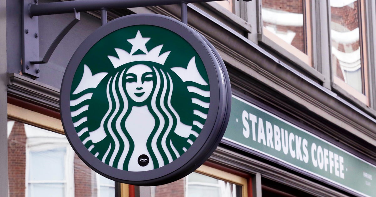 Baristas enojados están librando una huelga de todo el día en Starbucks en Brooklyn el sábado