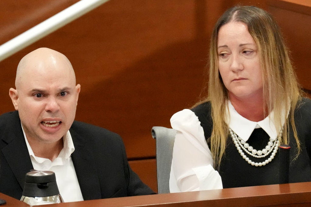 Grieving father erupts at Parkland school shooter's trial - CBS News