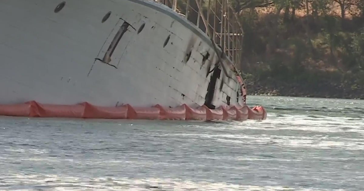Crews removing boat that burned on Sacramento River back in June