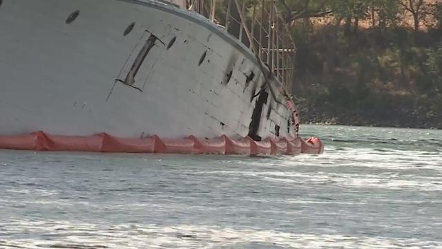 sac-river-burned-boat.jpg 