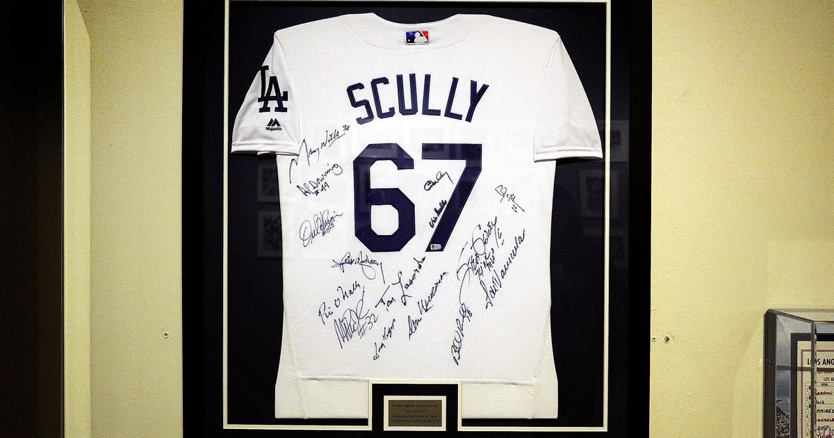 scully autographed jersey