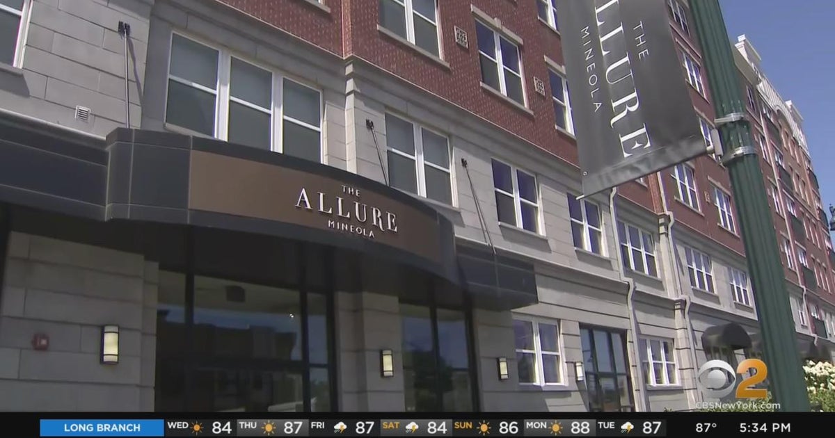 Boyfriend of woman found dead in Mineola apartment arrested CBS New York