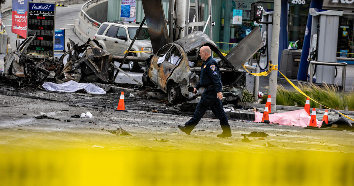 37-year-old woman arrested in fiery wreck near Los Angeles that killed 5 – CBS News