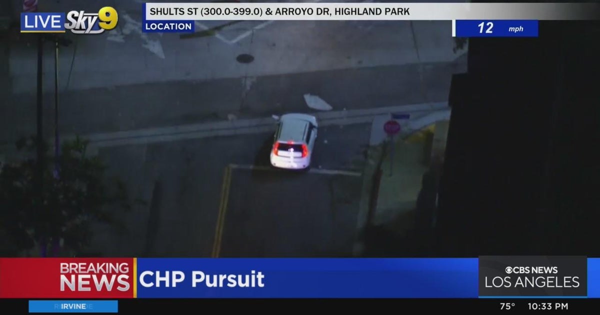 Officers in pursuit of driver of suspected stolen vehicle - CBS Los Angeles