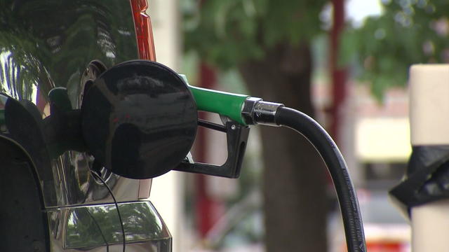 10p-pkg-gas-prices-late-wcco1si3.jpg 