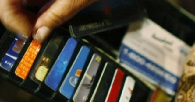 U S Household Debt Soars Cbs News U S Household Debt Soars Cbs News
