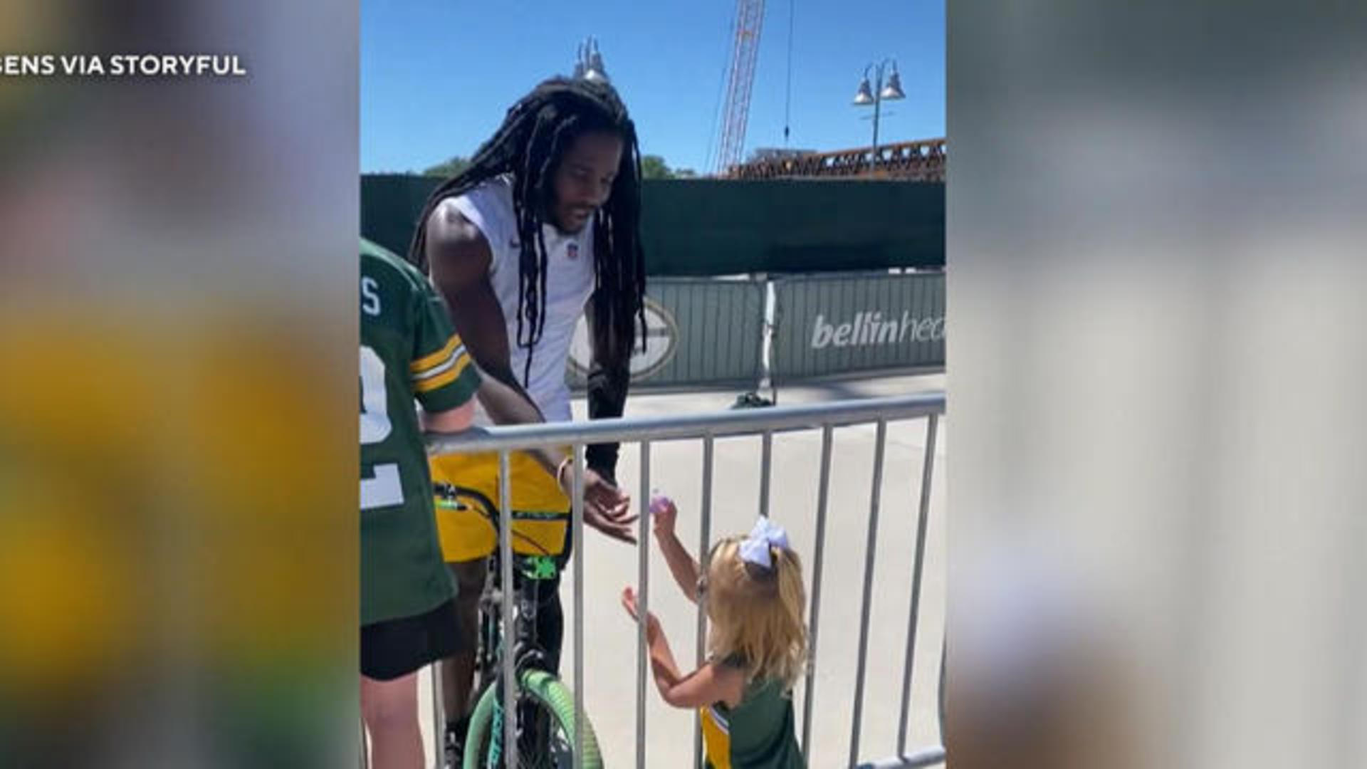 Packers' 2-year-old fan is viral hit with training camp tea parties