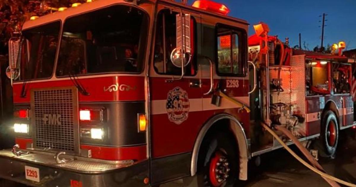 Firefighters battle building fire in Isleton - CBS Sacramento