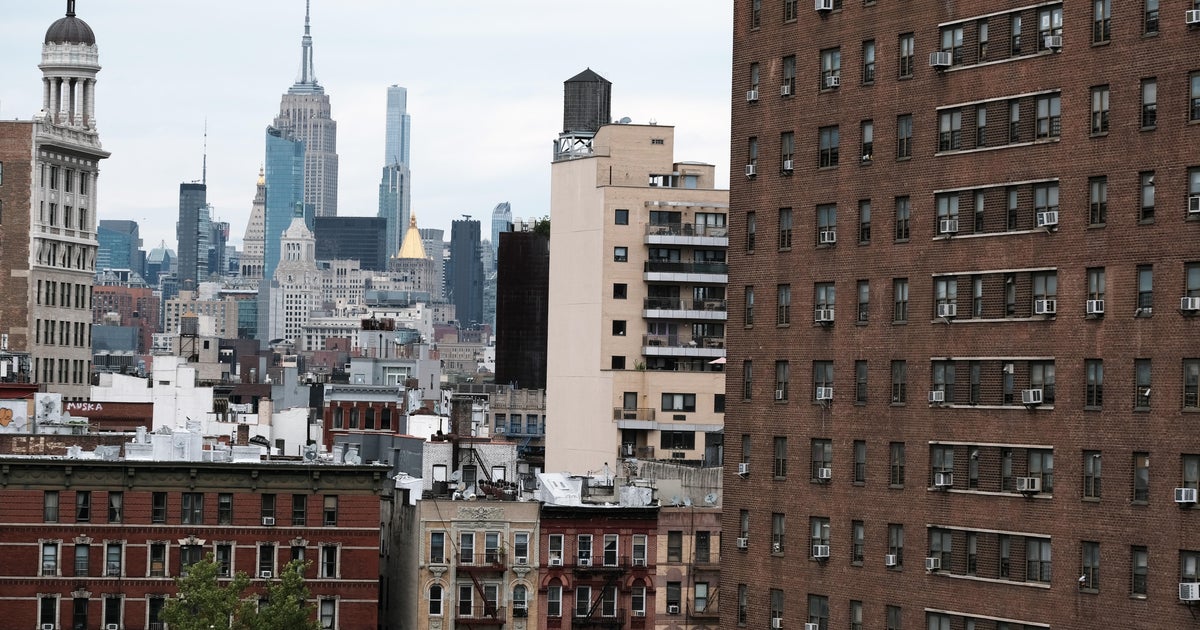 Average cost to rent New York City apartment up 18% over last year, report  finds - CBS New York