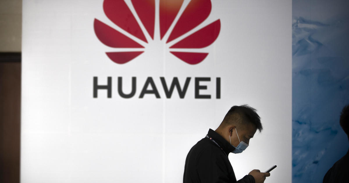 U.S. bans imports of Chinese tech from Huawei, ZTE