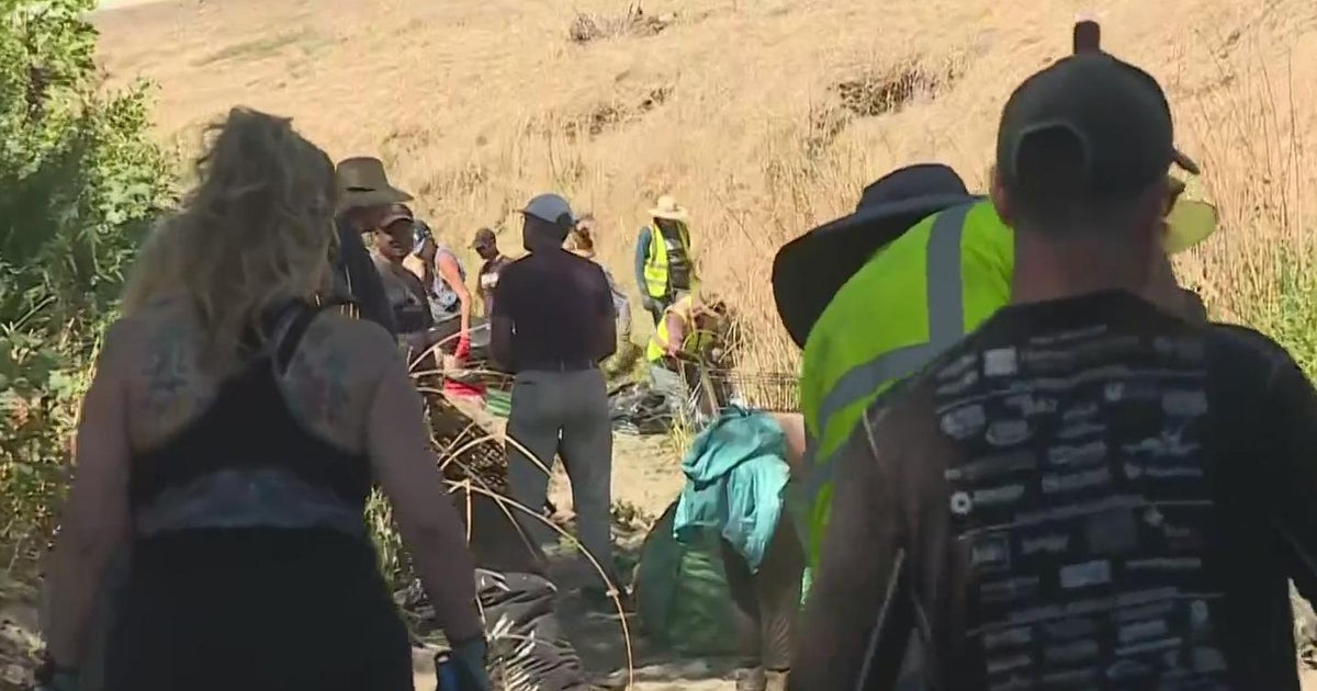 Volunteer group pulls thousands of pounds of trash from Arcade Creek in Del Paso Heights