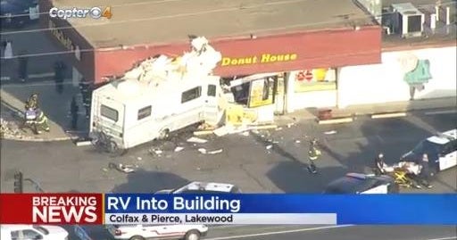 2 hurt after RV crashes into Winchell's Donut House in Lakewood CBS