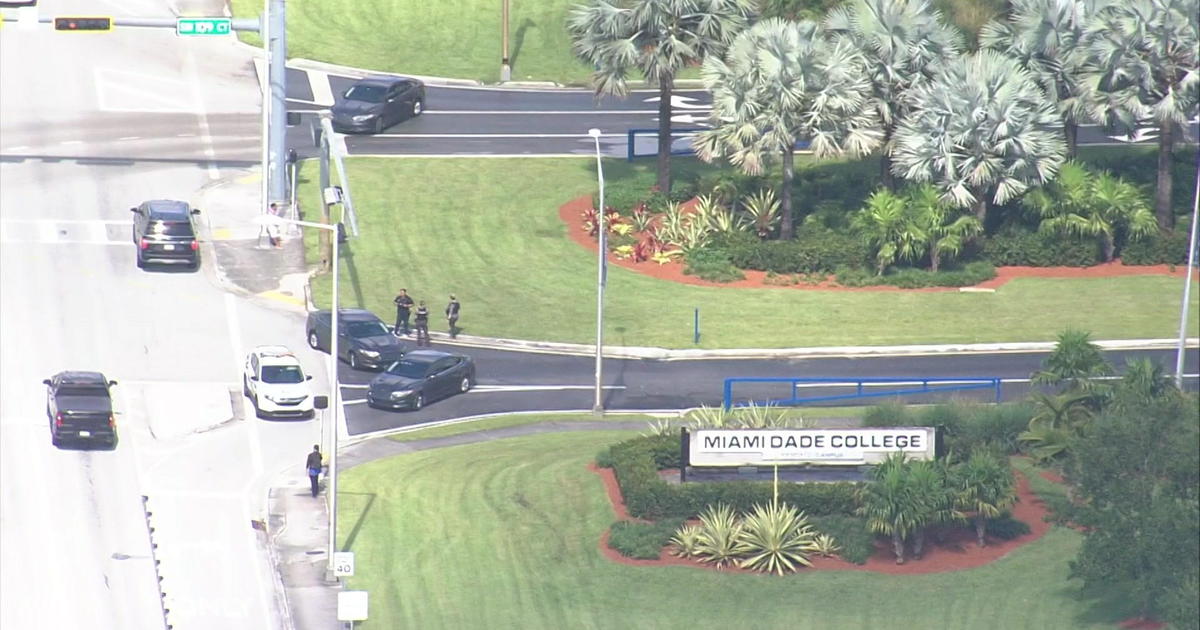 Mdc Kendall Campus Lockdown Lifted Person Briefly Detained Cbs Miami