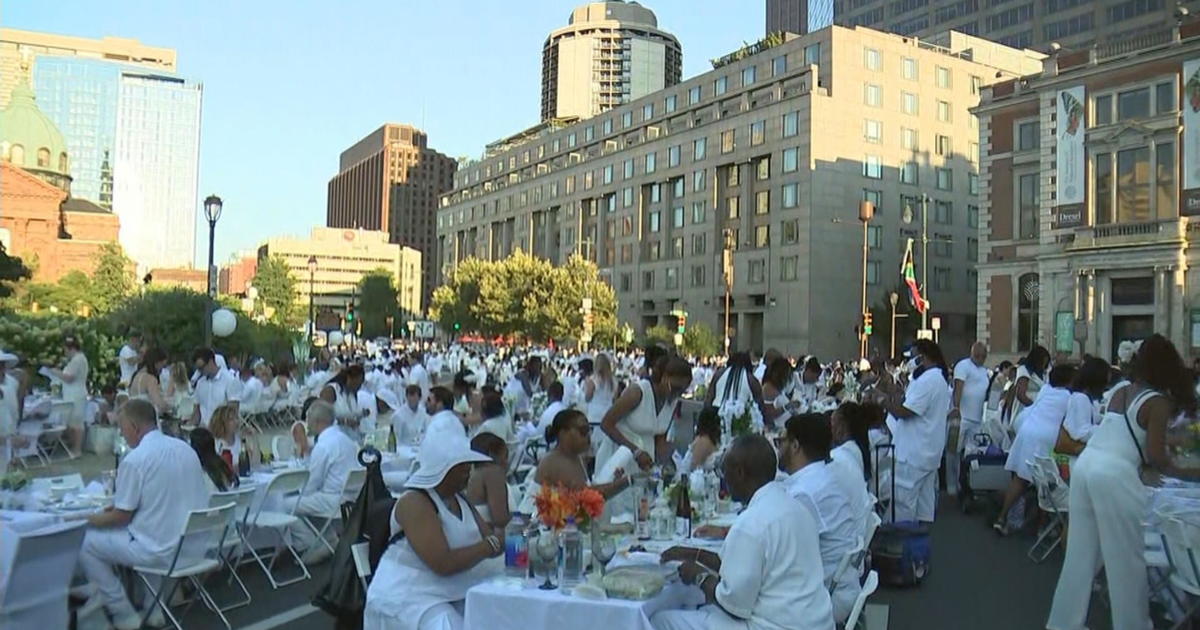 10th annual Diner en Blanc takes over Logan Square CBS Philadelphia