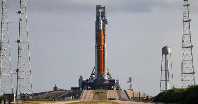 NASA's Artemis 1 moon rocket arrives at Kennedy Space Center launch pad ...