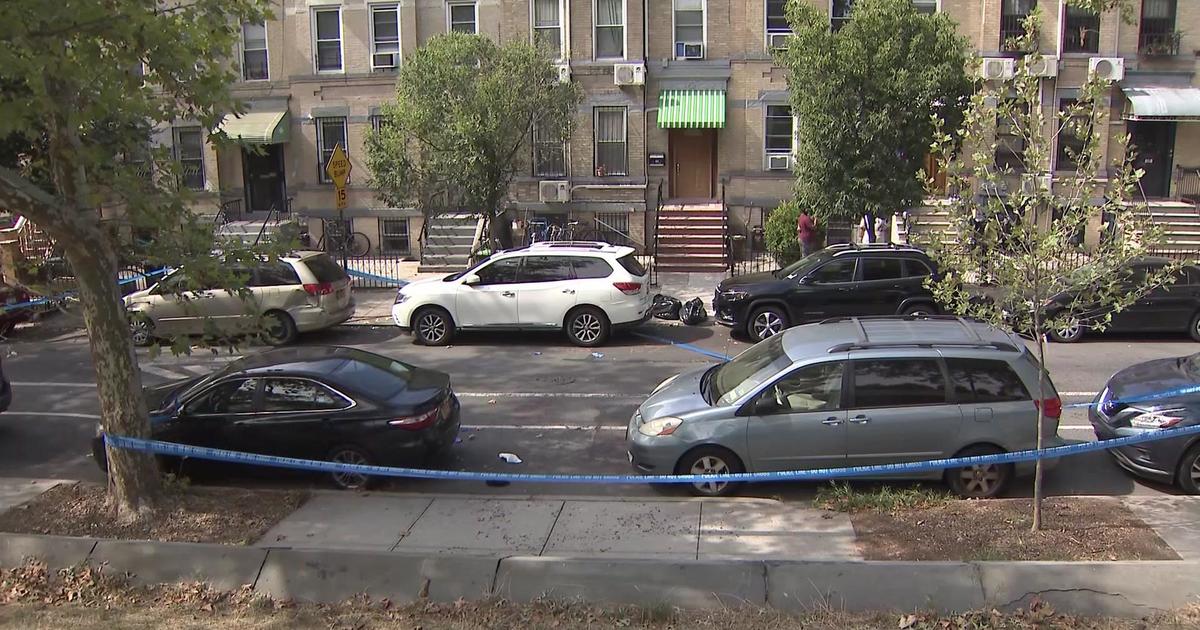 1 Dead, 2 Injured In Brooklyn Stabbing - CBS New York