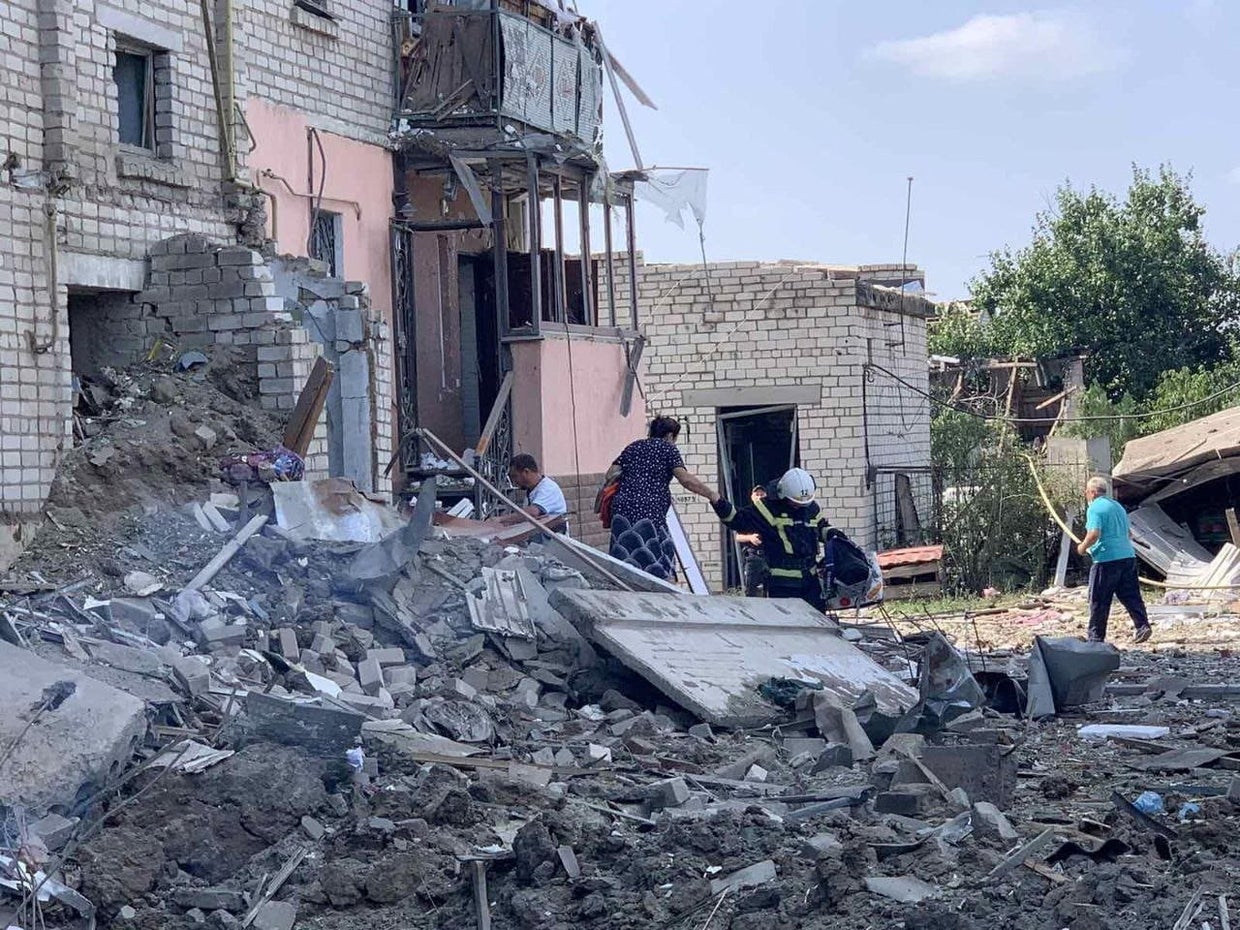 Russia steps up campaign to seize key Ukraine city as war nears six ...