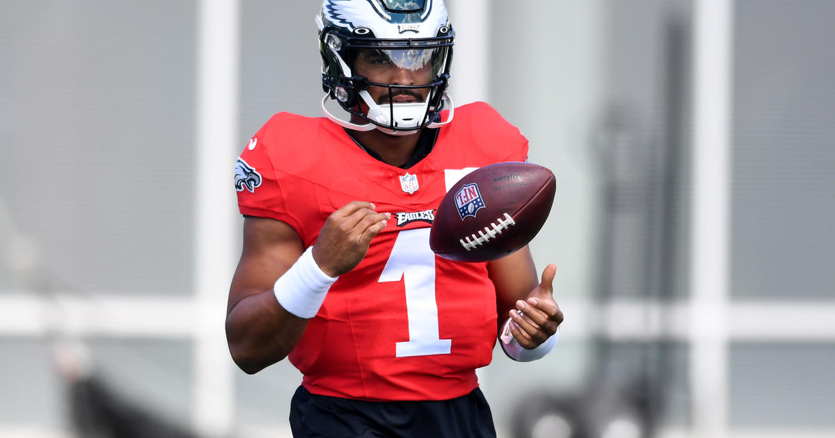 Eagles counting on Jalen Hurts to make run at NFC East - CBS Philadelphia