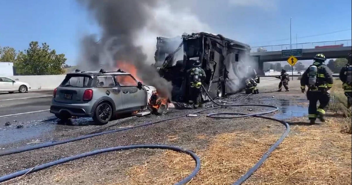 2 Vehicles Engulfed In Flames Shut Down Southbound Lanes Of I-880 In ...