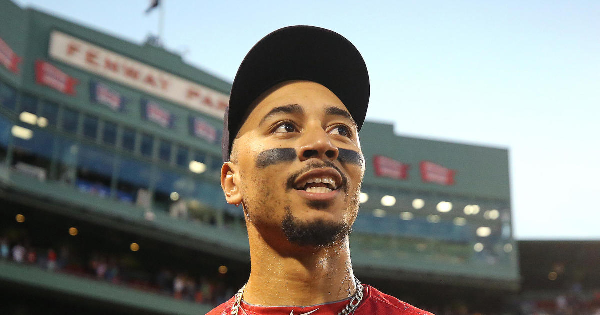 Mookie Betts photobombs Red Sox All-Star Game photo shoot - CBS Boston