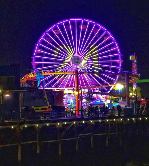 thumbnail-los-angeles-lakers-legend-kobe-bryant-ferris-wheel-lights-helenasungxoxo-on-instagram-photo.jpg 