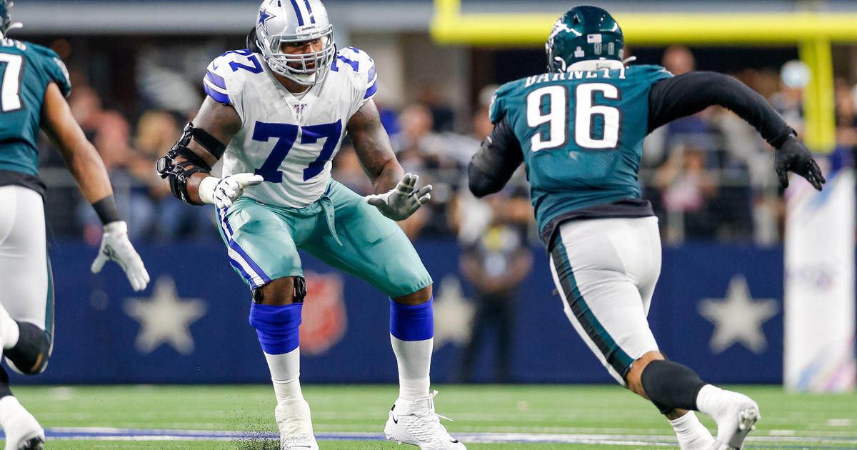 Dallas Cowboys offensive tackle Tyron Smith (77) runs onto the field prior  to an NFL Football game Houston Texans in Arlington, Texas, Saturday, Aug.  21, 2021. (AP Photo/Michael Ainsworth Stock Photo - Alamy