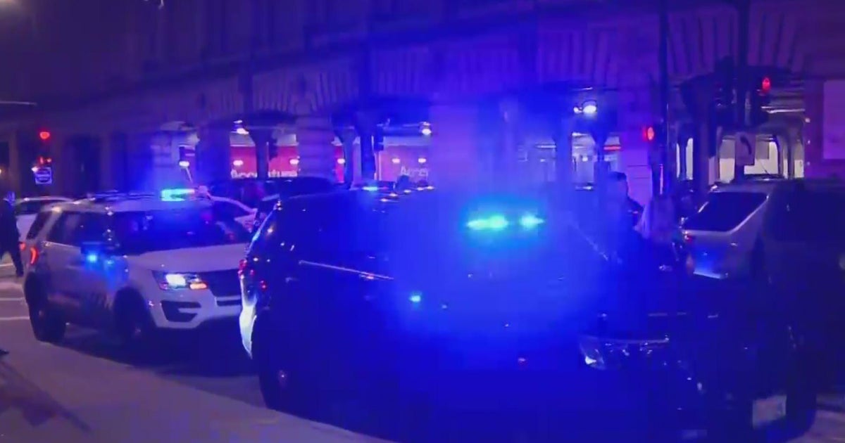 Witness says driver ran red light, crashed into two cars in West Loop ...