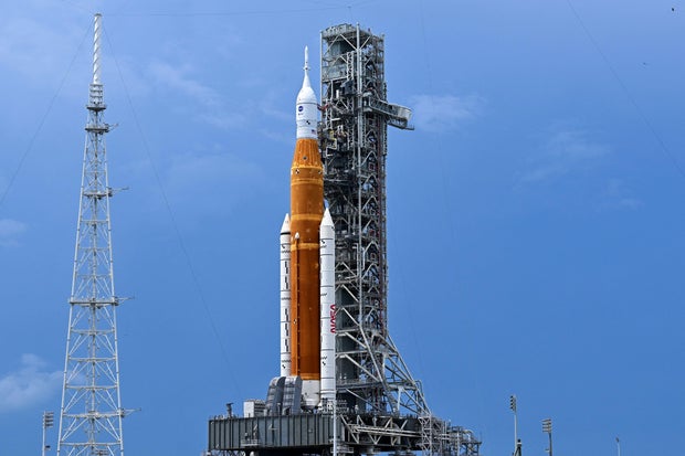 Artemis I lunar rocket sits on the launch pad