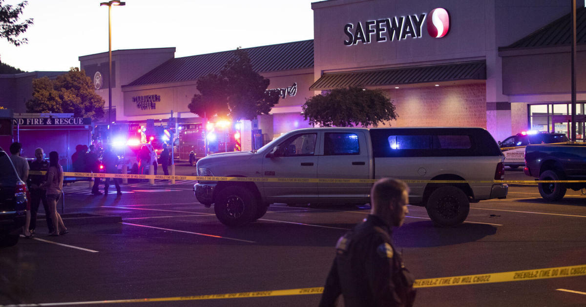 Elderly customer and employee who attempted to disarm gunman ID’d as victims in shooting at Oregon Safeway store – CBS News