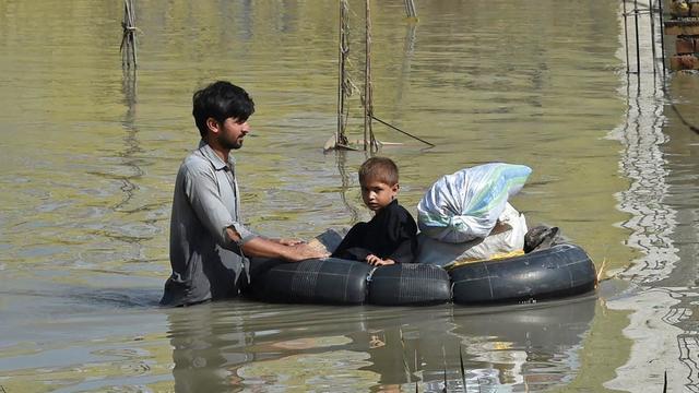 pakistan-flooding-1242796794.jpg 