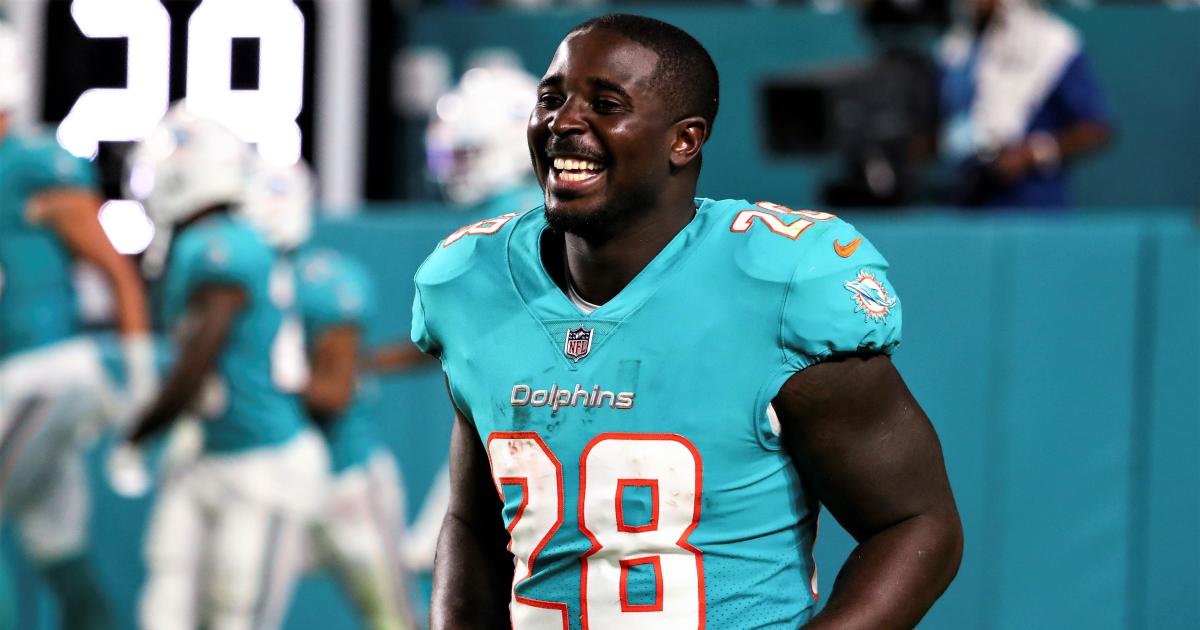 Dolphins release veteran RB Sony Michel