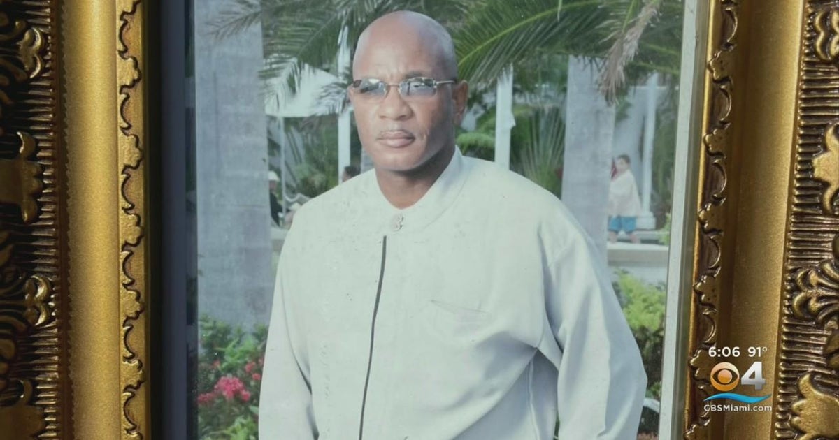 Hollywood police are investigating a double murder - CBS Miami