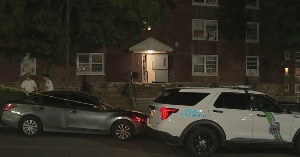2 men shot outside apartment building in Kingsessing, Philadelphia ...